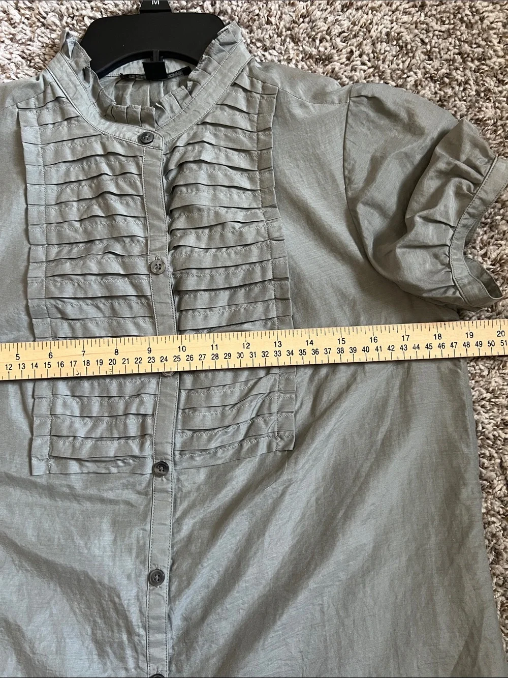 EUC BANANA REPUBLIC Cotton/Silk Blend Ruffled Front Short Sleeve Blouse Gray M